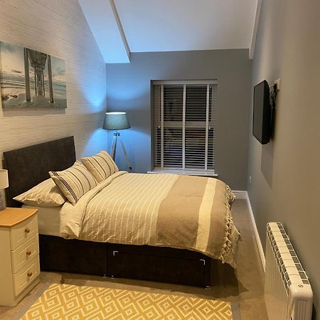 Stylish Tenby Apartment, Great Location, Parking الغرفة الصورة