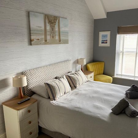 Stylish Tenby Apartment, Great Location, Parking المظهر الخارجي الصورة