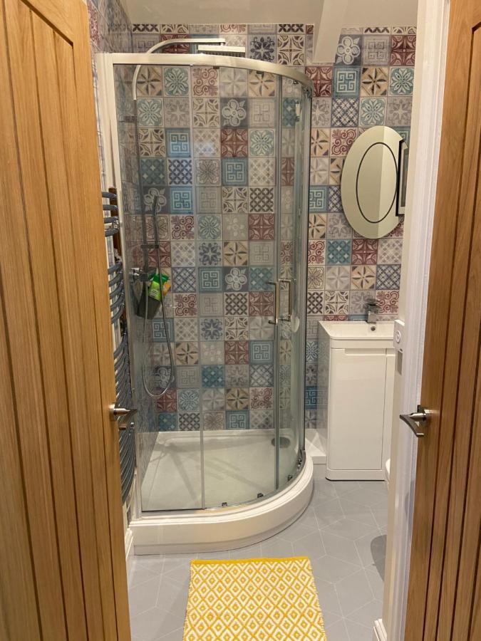 Stylish Tenby Apartment, Great Location, Parking المظهر الخارجي الصورة