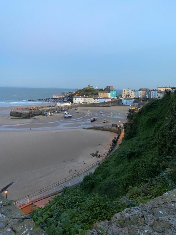 Stylish Tenby Apartment, Great Location, Parking المظهر الخارجي الصورة